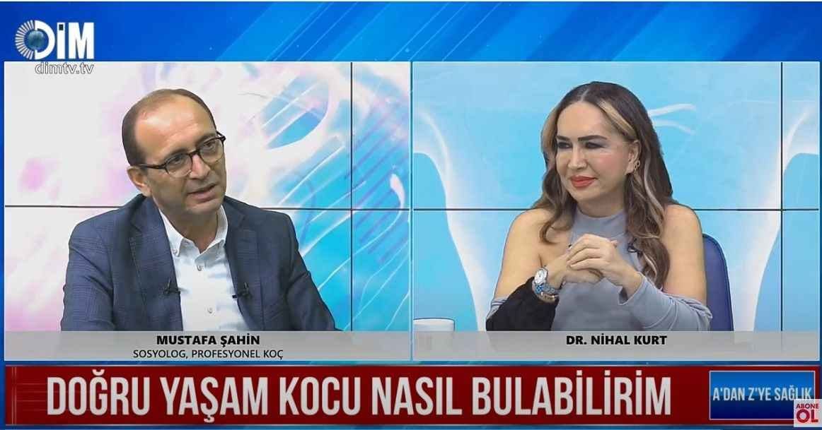 DİM TV stüdyosunda Mustafa Şahin ve program sunucusu